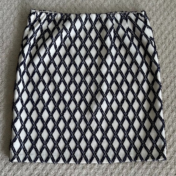J. McLaughlin Navy Blue/Ivory Geometric Print Skirt Size 14 Office Collegiate - Picture 6 of 9